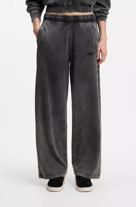 Wide-leg jogpants in soft cotton blend