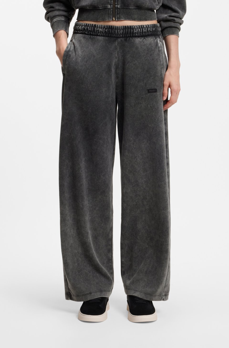 Wide-leg jogpants in soft cotton blend