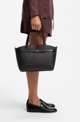 BOSS Revers petit cabas en cuir avec d&eacute;tail de ceinture, Noir