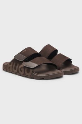 Slides aus Veloursleder-Imitat mit Logo-Detail, Braun