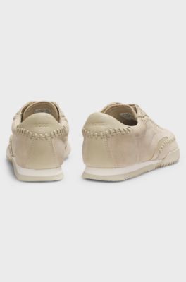 Sneakers i ruskind og l&aelig;der med kastesting, Lys beige