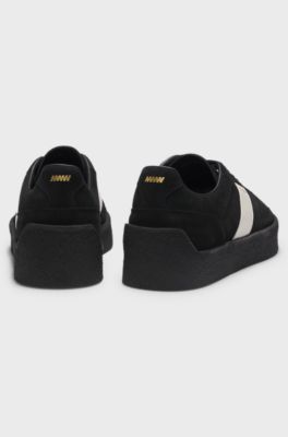Su&egrave;de sneakers met zijstreep, Zwart