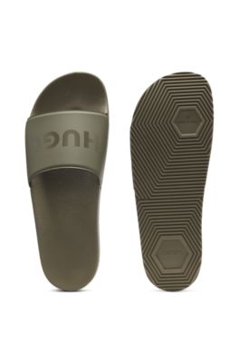 Badtofflor tillverkade i Italien med logga som g&aring;r ton-i-ton, Ljusgr&ouml;n