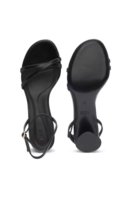 Strappy sandals in leather with block heel