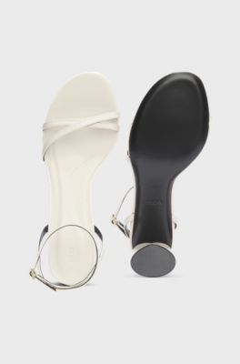 Leren sandalen met bandjes en blokhak, Naturel