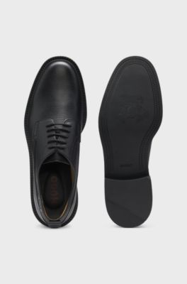 Derbyschoenen van generfd leer, Zwart