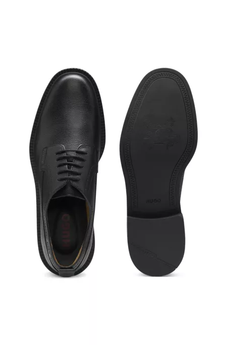 Derby shoes in grained leather