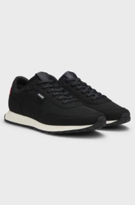 Sneakers mit Strick-Obermaterial und Logo-F&auml;hnchen, Schwarz