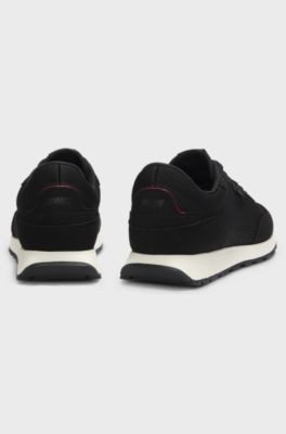 Sneakers mit Strick-Obermaterial und Logo-F&auml;hnchen, Schwarz