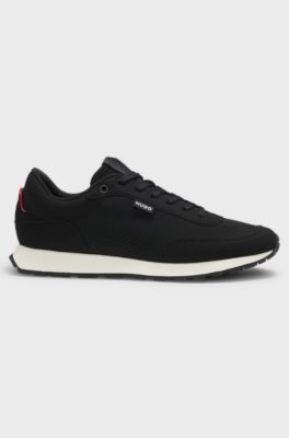 Sneakers mit Strick-Obermaterial und Logo-F&auml;hnchen, Schwarz