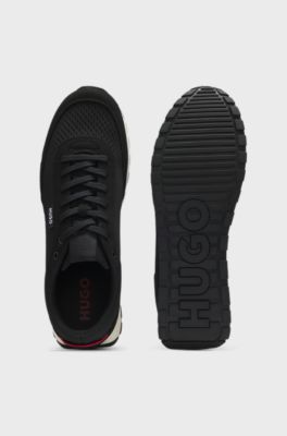 Sneakers mit Strick-Obermaterial und Logo-F&auml;hnchen, Schwarz