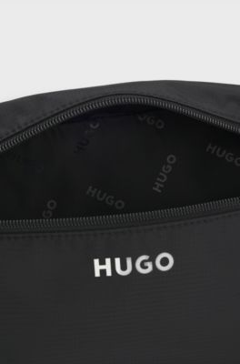 G&uuml;rteltasche mit kontrastfarbenem Logo-Detail, Schwarz