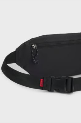 G&uuml;rteltasche mit kontrastfarbenem Logo-Detail, Schwarz