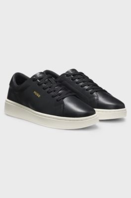 Sneakers aus Nappaleder mit goldfarbenem Logo, Schwarz