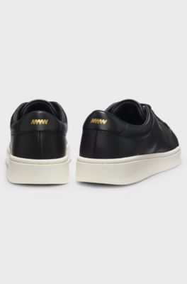 Sneakers in nappa con logo dorato, Nero