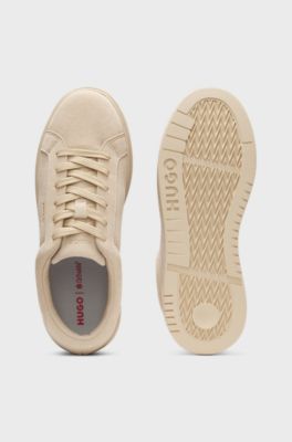 Sneakers in pelle scamosciata con logo dorato in lamina, Beige chiaro