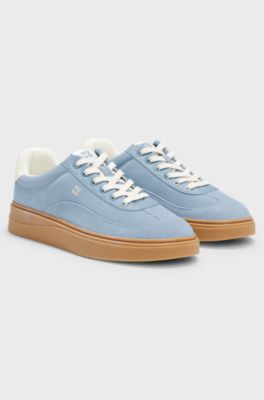 Sneakers in pelle scamosciata con loghi sovrapposti, Celeste