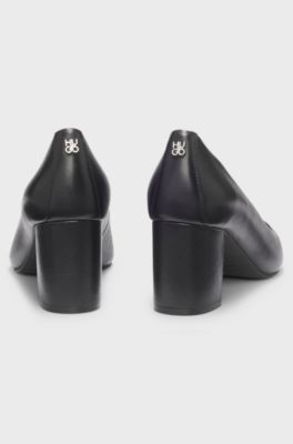 Spitze Pumps aus Nappaleder mit grobem Absatz, Schwarz