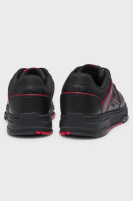 HUGO x RB Sneakers aus Kunstleder mit Stier-Motiv, Schwarz