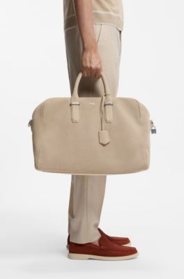 Sac de voyage en cuir su&eacute;d&eacute; perfor&eacute; avec logo m&eacute;tallique, Beige clair
