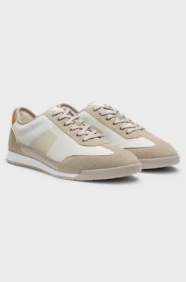 Sneakers aus verschiedenen Materialien mit gerippter Laufsohle, Hellbeige