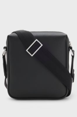 Reporter-Tasche aus genarbtem Leder mit Logo-Schriftzug, Schwarz
