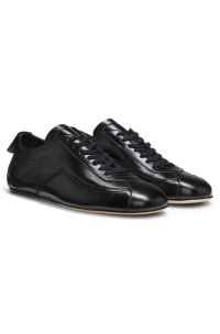 Sneakers aus Nappaleder mit gepr&auml;gtem Logo, Schwarz