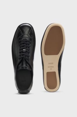 Sneakers aus Nappaleder mit gepr&auml;gtem Logo, Schwarz