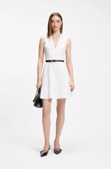 Kleid mit V-Ausschnitt und Naht-Details