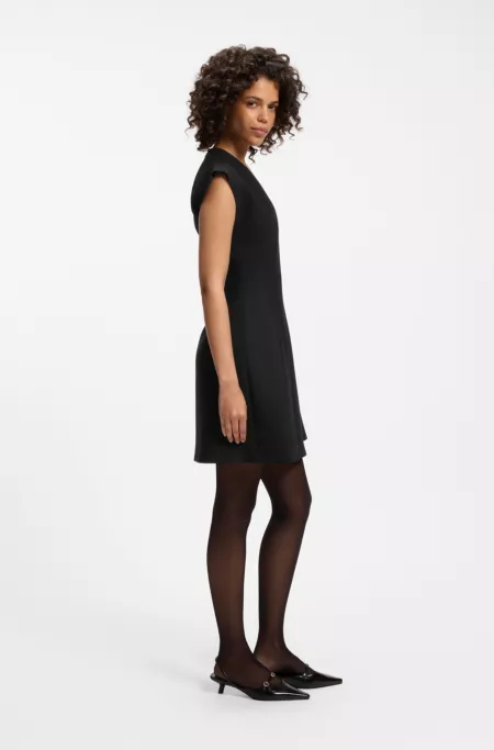 Robe à mancherons avec détails plissés