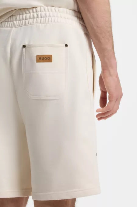 Loose-fit shorts in cotton with utility pockets