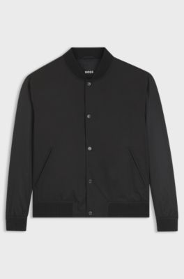 Chaqueta repelente al agua con monogramas estampados en las mangas, Negro