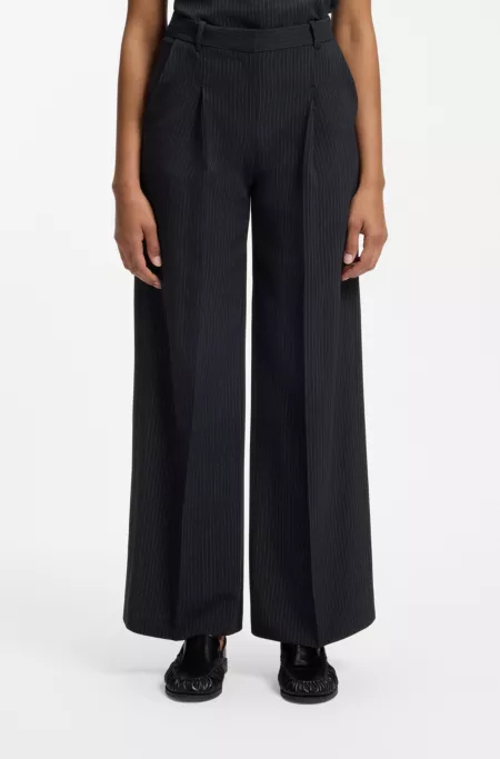 Pantalones regular fit en crepé elástico con raya diplomática