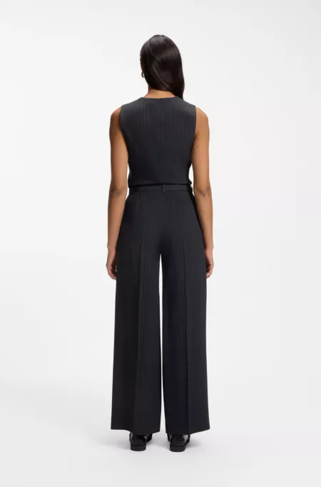 Pantalones regular fit en crepé elástico con raya diplomática