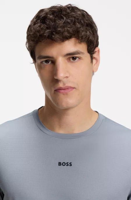 Active slim-fit T-shirt with quick-dry fabric