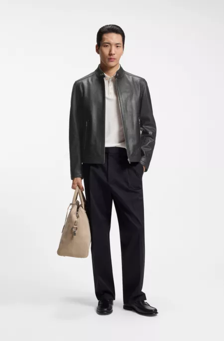 Cazadora de piel granulada con detalles de logo