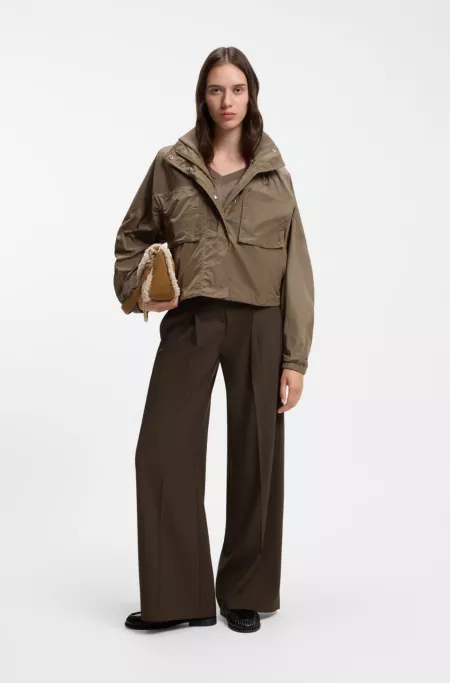Lightweight hooded windbreaker with knitted collar