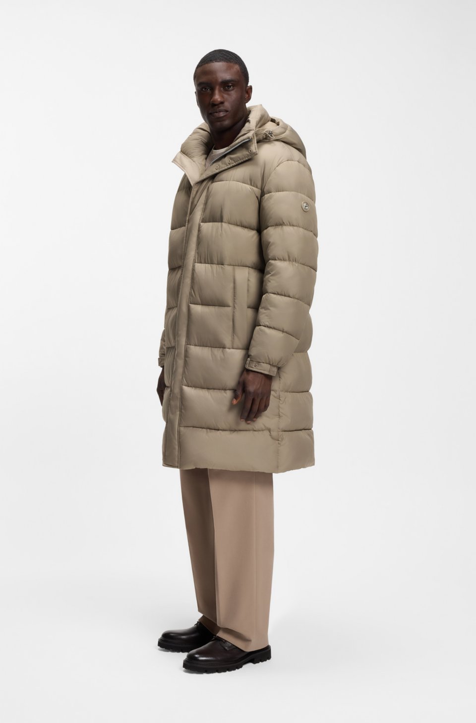 Long-length water-repellent puffer jacket with concealed closure