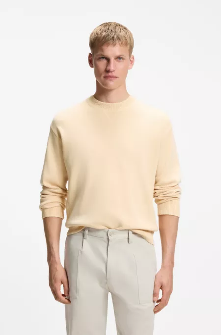Pull en coton avec coutures latérales côtelées