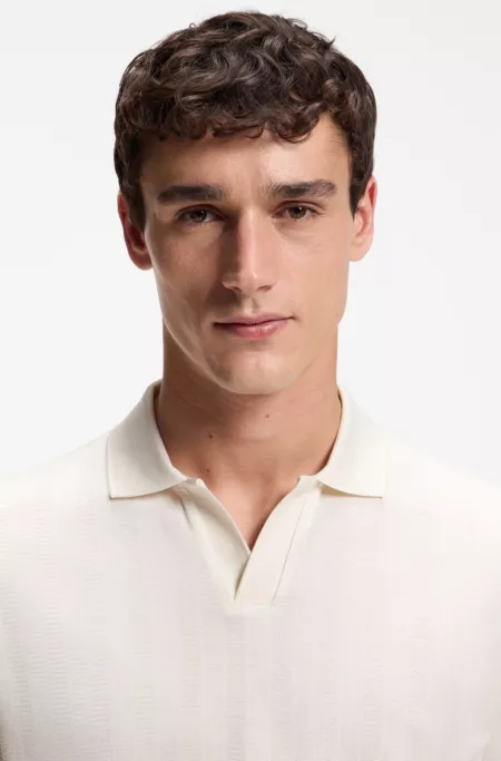 Polo en jacquard de algodón con cuello abierto