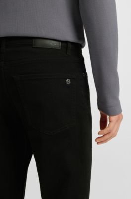 Tapered-Fit Jeans aus bequemem Stretch-Denim mit Stay-Black-Finish, Schwarz