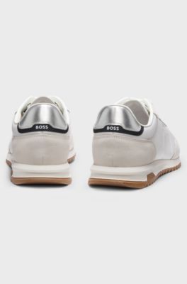 Sneakers aus verschiedenen Materialien mit strukturiertem Gewebe, Wei&szlig;