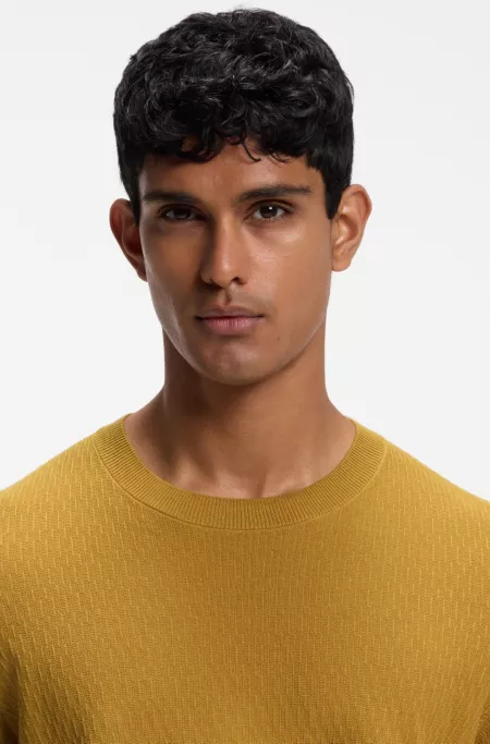 Micro-structured knit T-shirt