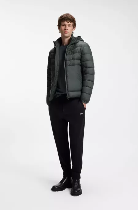 Water-repellent jacket with herringbone tape
