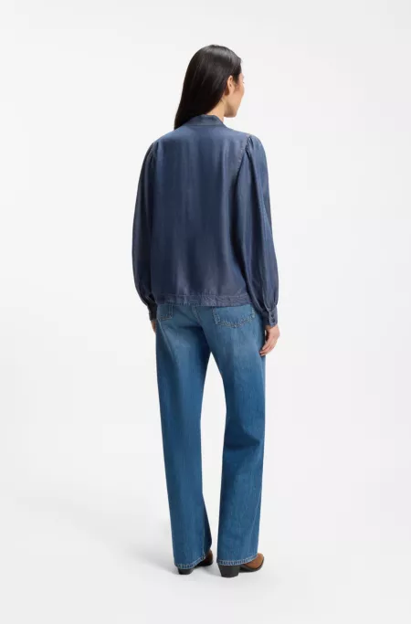 Blusa de aspecto denim con detalle de bufanda