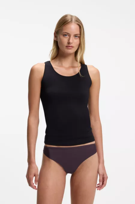 Low-rise briefs with clean finishes