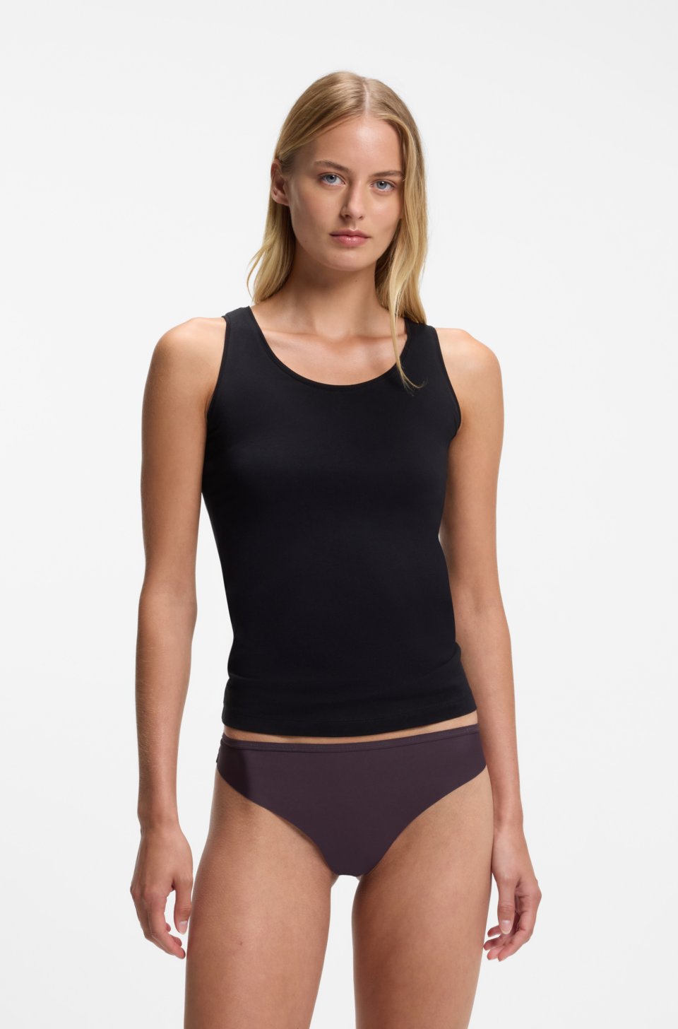 Low-rise briefs with clean finishes