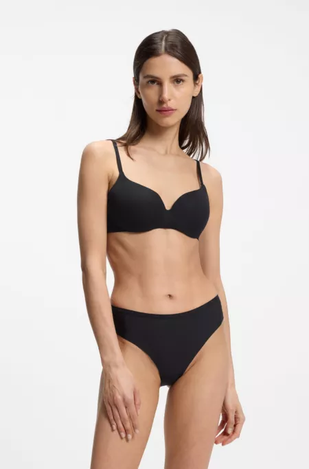 Low-rise briefs with clean finishes