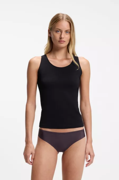 Three-pack of low-rise briefs with clean finishes