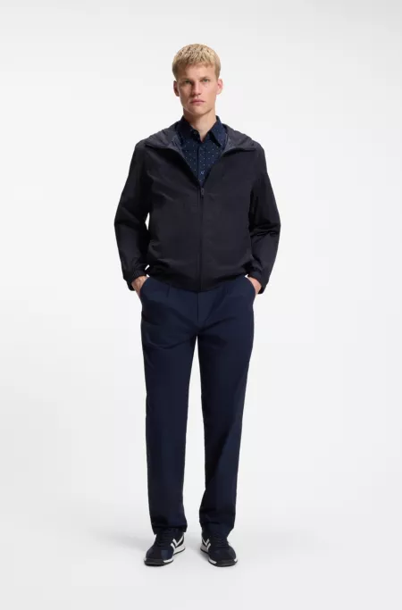 Chaqueta relaxed fit repelente al agua con capucha